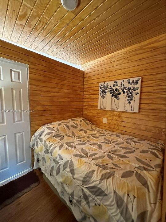 Recently Sold: $410,000 (2 beds, 2 baths, 740 Square Feet)