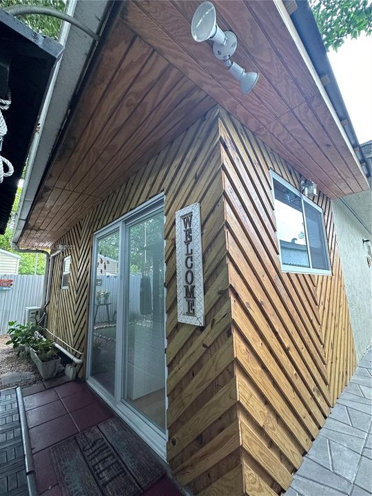 Recently Sold: $410,000 (2 beds, 2 baths, 740 Square Feet)