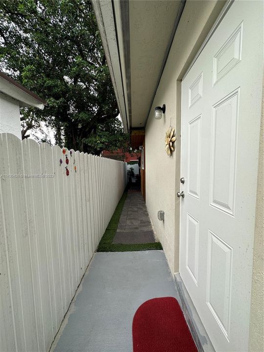 Recently Sold: $410,000 (2 beds, 2 baths, 740 Square Feet)