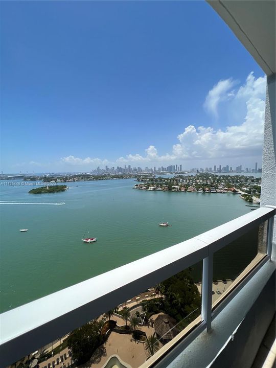 Recently Sold: $3,500,000 (3 beds, 3 baths, 2826 Square Feet)