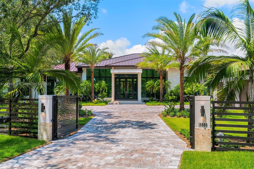 Recently Sold: $12,500,000 (7 beds, 9 baths, 8263 Square Feet)