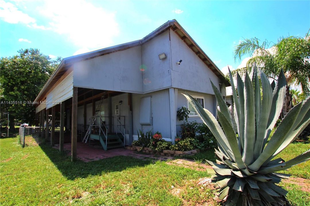 For Sale: $189,000 (2 beds, 2 baths, 784 Square Feet)