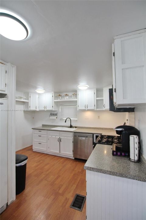 For Sale: $189,000 (2 beds, 2 baths, 784 Square Feet)