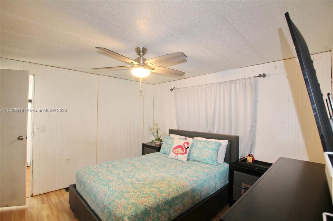 For Sale: $189,000 (2 beds, 2 baths, 784 Square Feet)