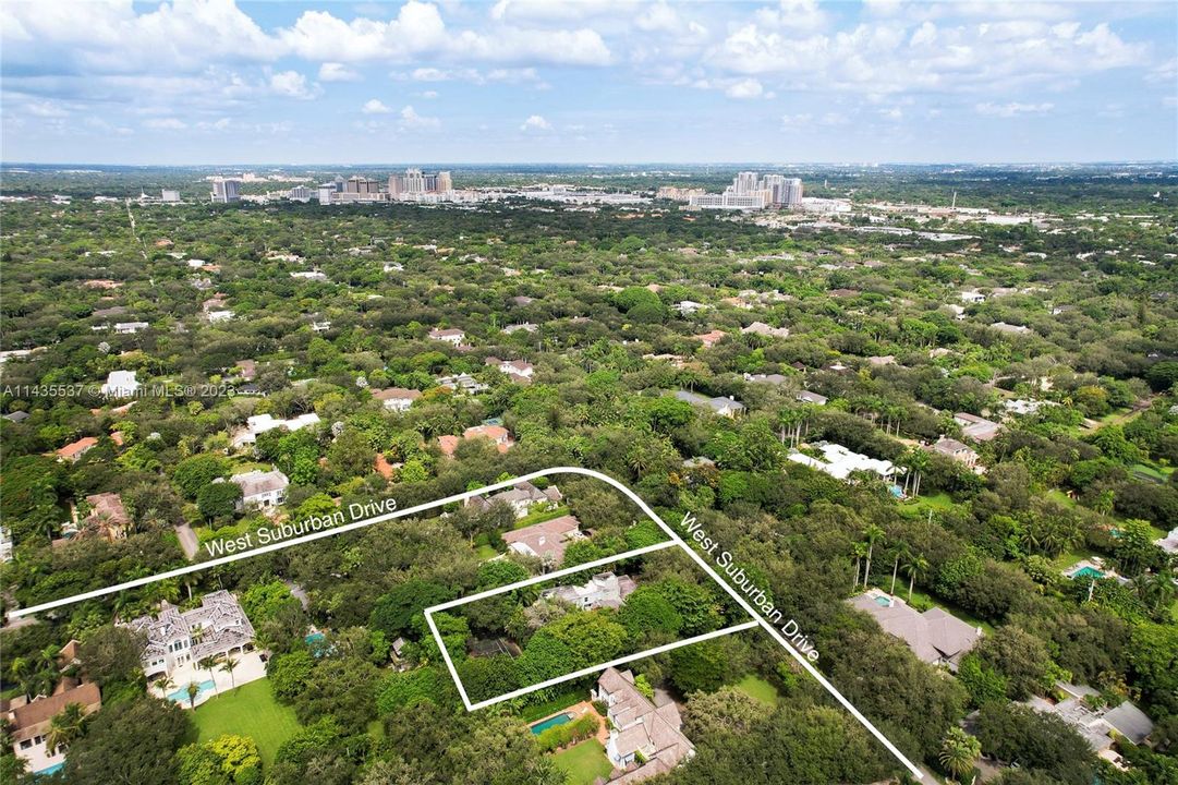 Недавно продано: $3,400,000 (5 спален, 4 ванн, 5065 Квадратных фут)