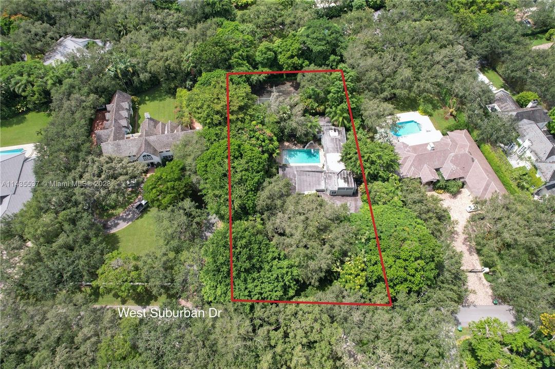 Недавно продано: $3,400,000 (5 спален, 4 ванн, 5065 Квадратных фут)