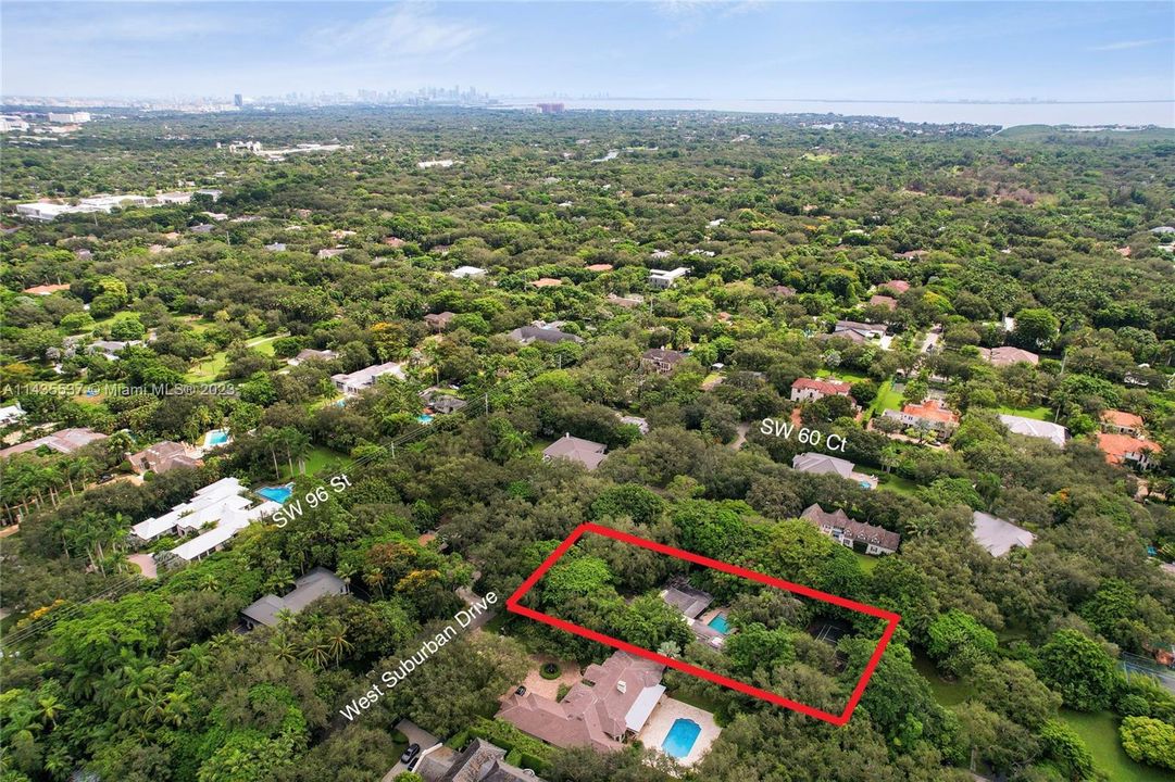 Недавно продано: $3,400,000 (5 спален, 4 ванн, 5065 Квадратных фут)