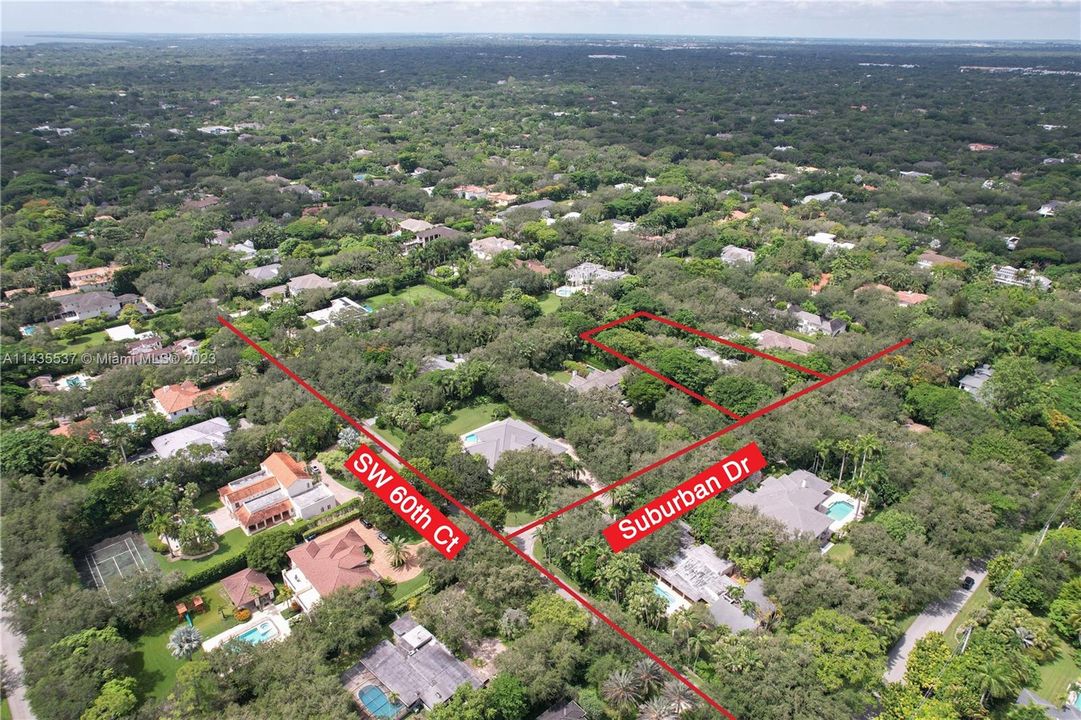 Недавно продано: $3,400,000 (5 спален, 4 ванн, 5065 Квадратных фут)