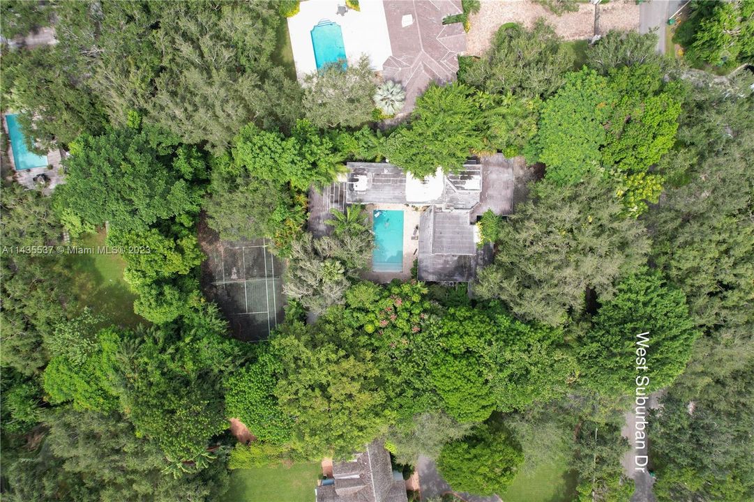 Недавно продано: $3,400,000 (5 спален, 4 ванн, 5065 Квадратных фут)