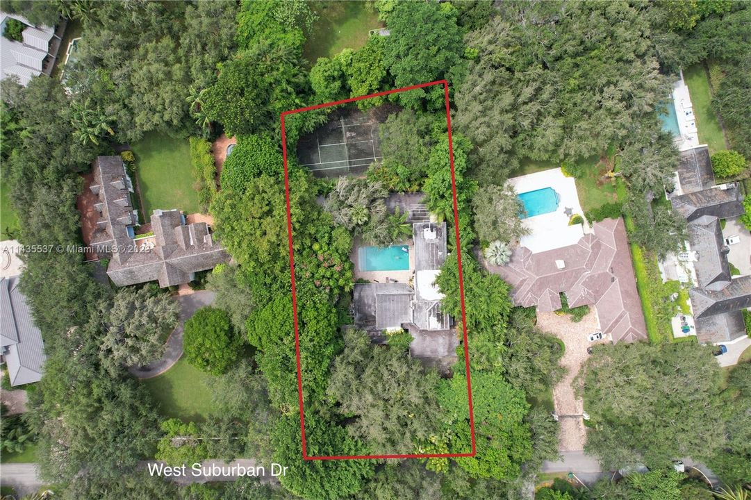 Недавно продано: $3,400,000 (5 спален, 4 ванн, 5065 Квадратных фут)