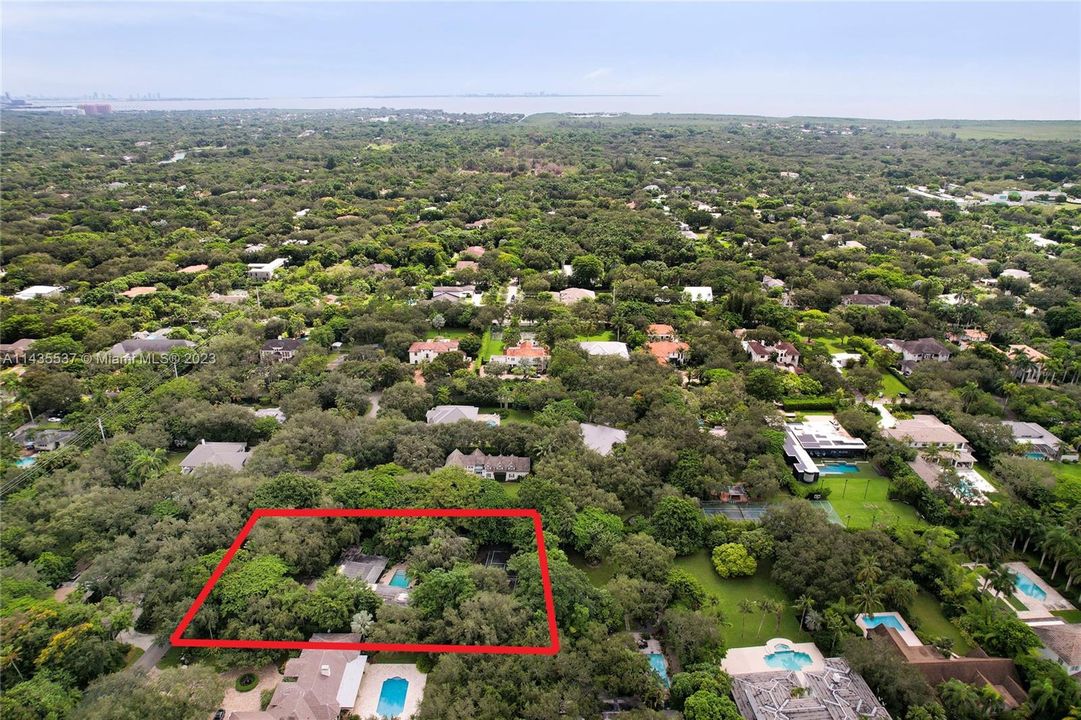 Недавно продано: $3,400,000 (5 спален, 4 ванн, 5065 Квадратных фут)