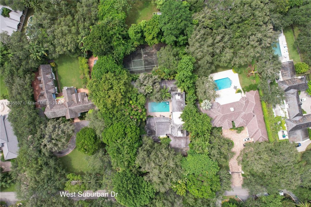 Недавно продано: $3,400,000 (5 спален, 4 ванн, 5065 Квадратных фут)