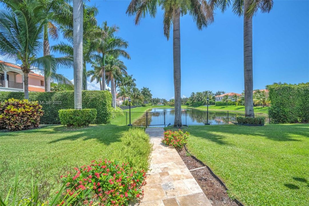Recently Sold: $1,800,000 (5 beds, 4 baths, 4894 Square Feet)