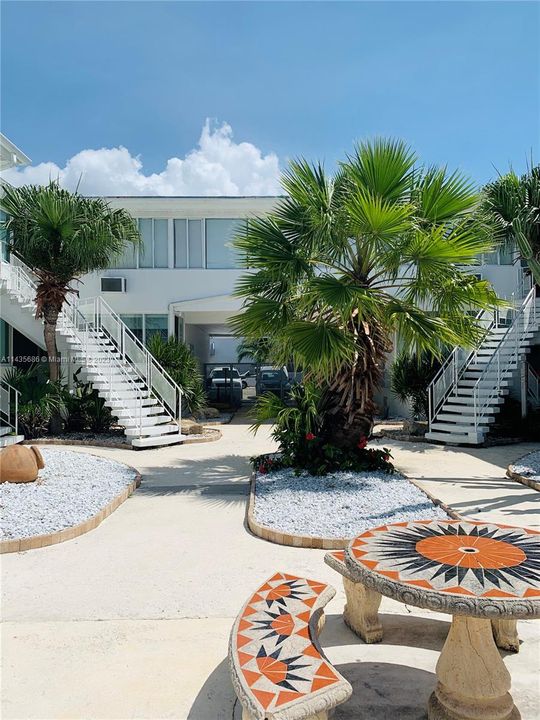 Recently Rented: $2,100 (1 beds, 1 baths, 900 Square Feet)