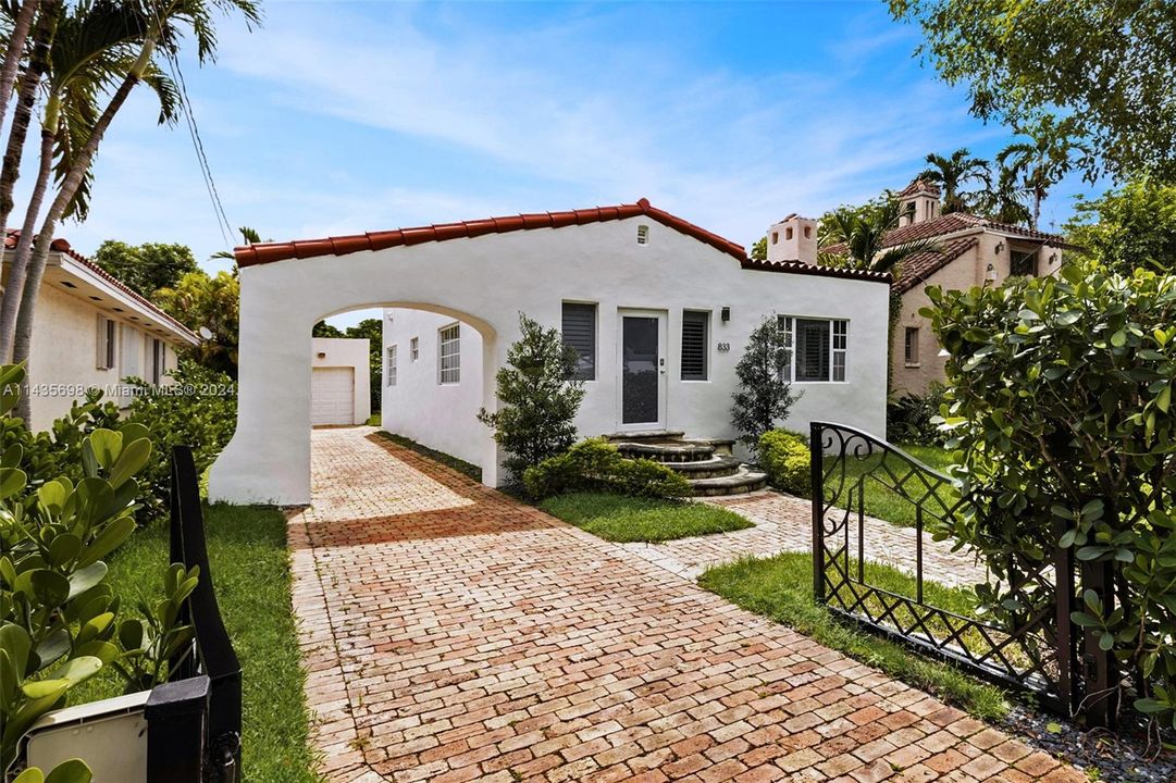 Recently Sold: $950,000 (3 beds, 1 baths, 1371 Square Feet)
