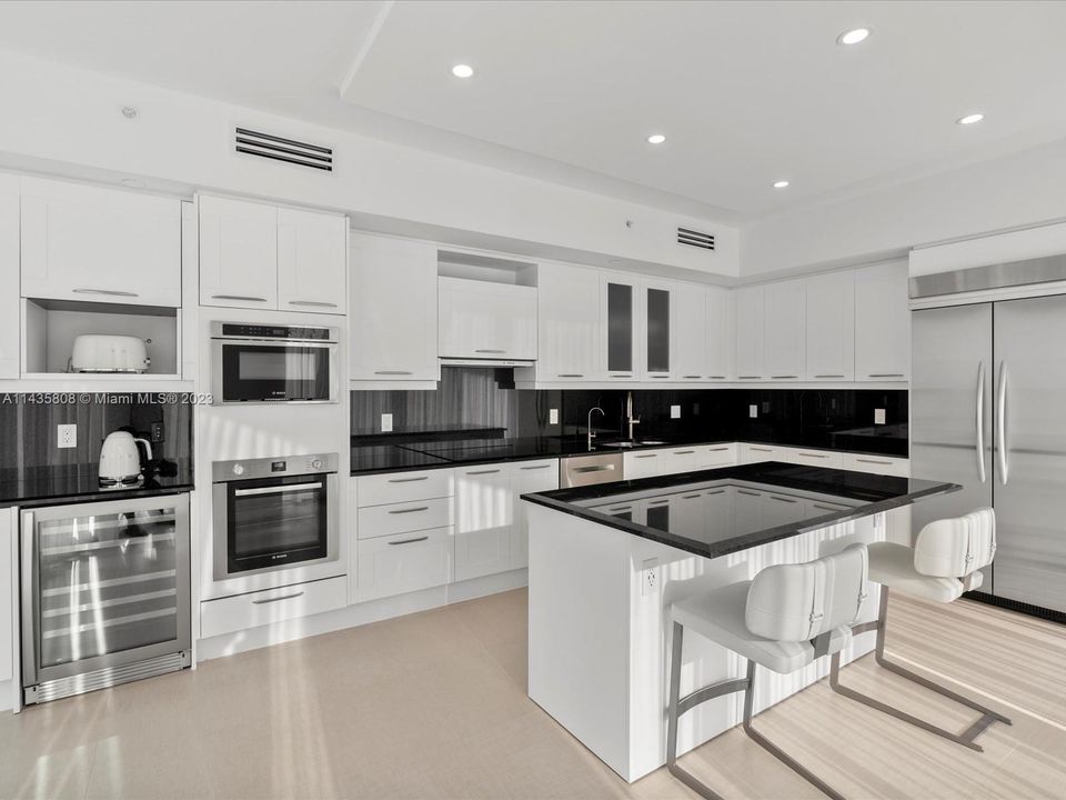 Недавно продано: $2,200,000 (3 спален, 3 ванн, 2726 Квадратных фут)