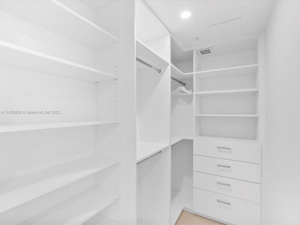 Недавно продано: $2,200,000 (3 спален, 3 ванн, 2726 Квадратных фут)