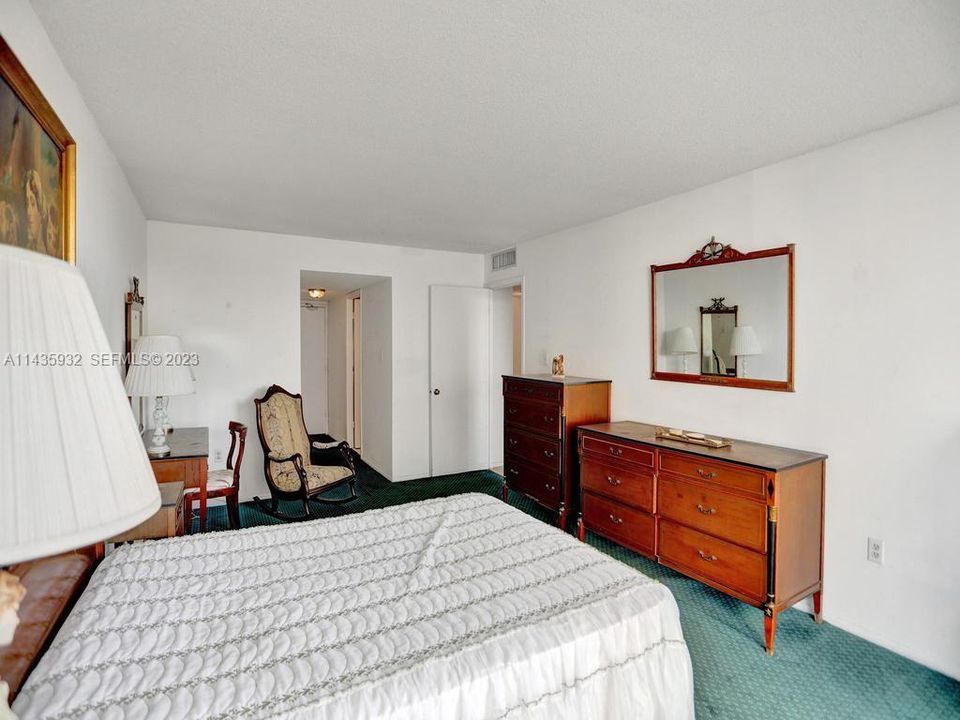 For Sale: $199,000 (2 beds, 2 baths, 1605 Square Feet)