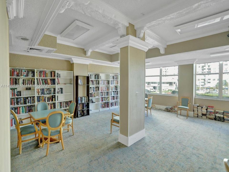 For Sale: $199,000 (2 beds, 2 baths, 1605 Square Feet)