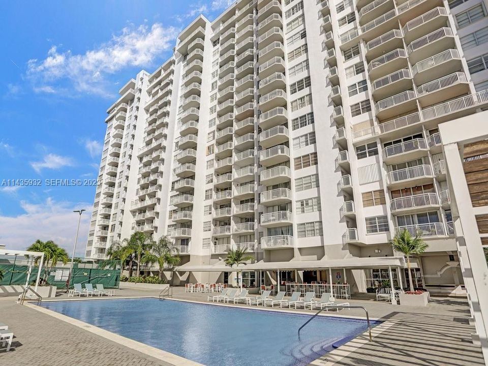 For Sale: $199,000 (2 beds, 2 baths, 1605 Square Feet)