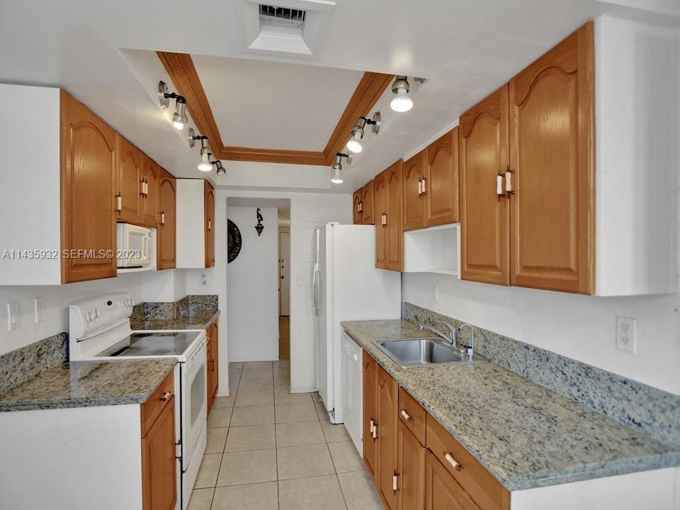 For Sale: $199,000 (2 beds, 2 baths, 1605 Square Feet)