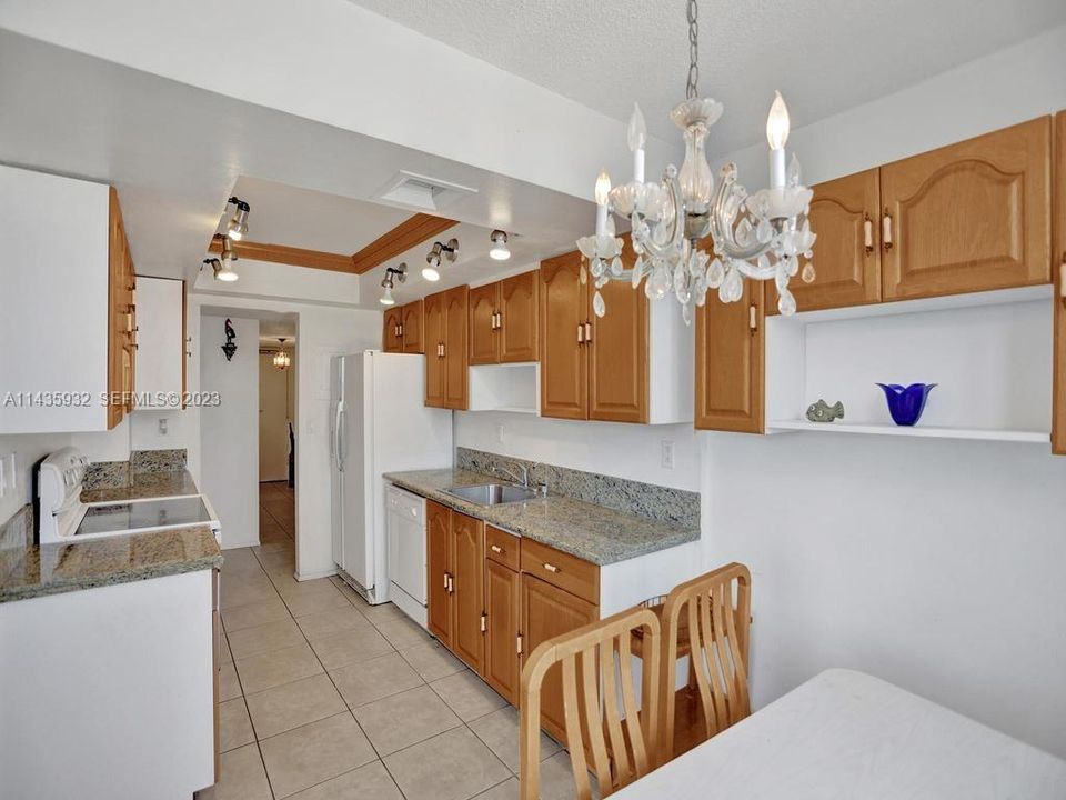 For Sale: $199,000 (2 beds, 2 baths, 1605 Square Feet)