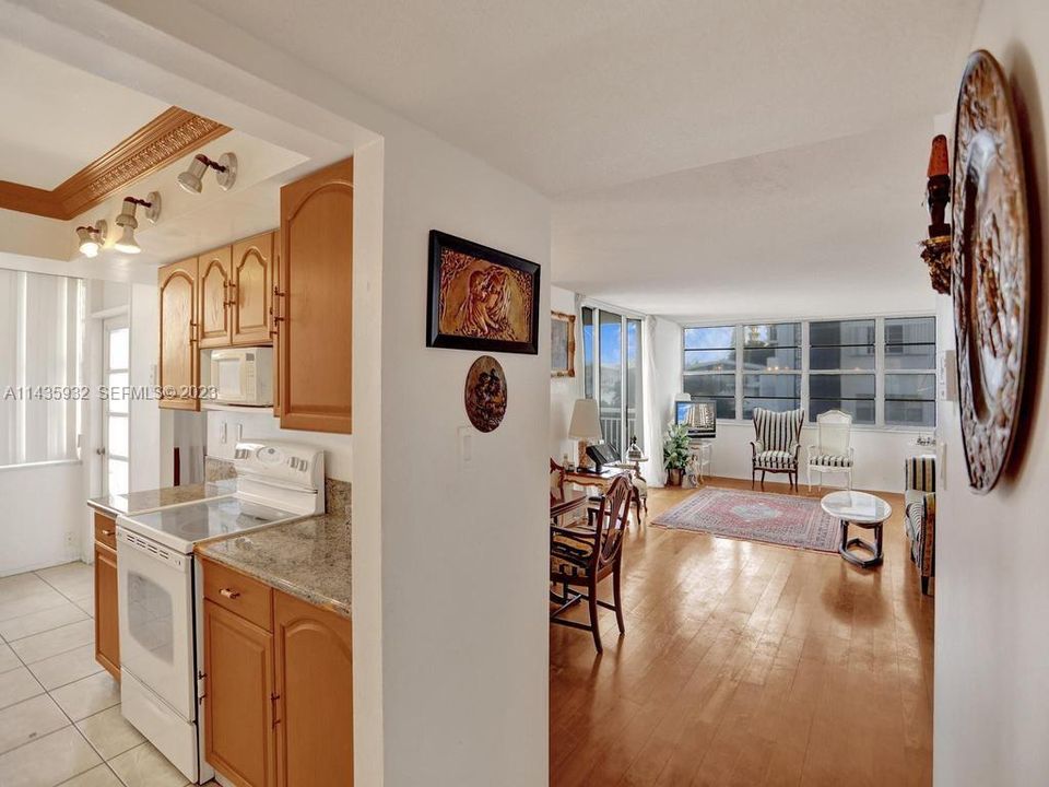 For Sale: $199,000 (2 beds, 2 baths, 1605 Square Feet)
