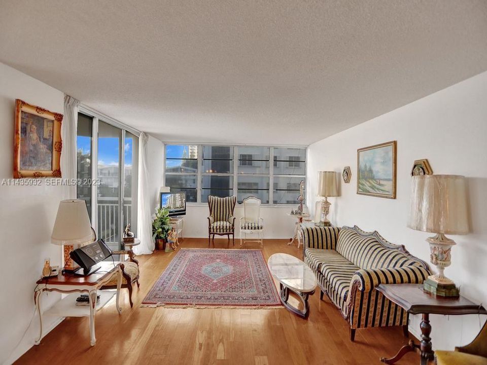 For Sale: $199,000 (2 beds, 2 baths, 1605 Square Feet)