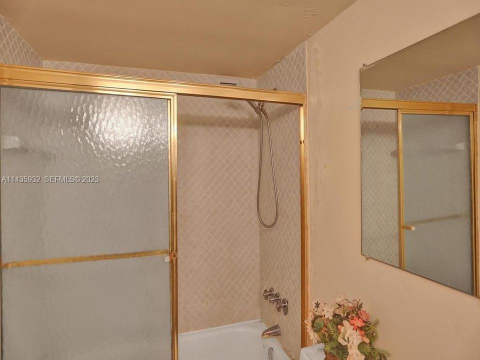 For Sale: $199,000 (2 beds, 2 baths, 1605 Square Feet)