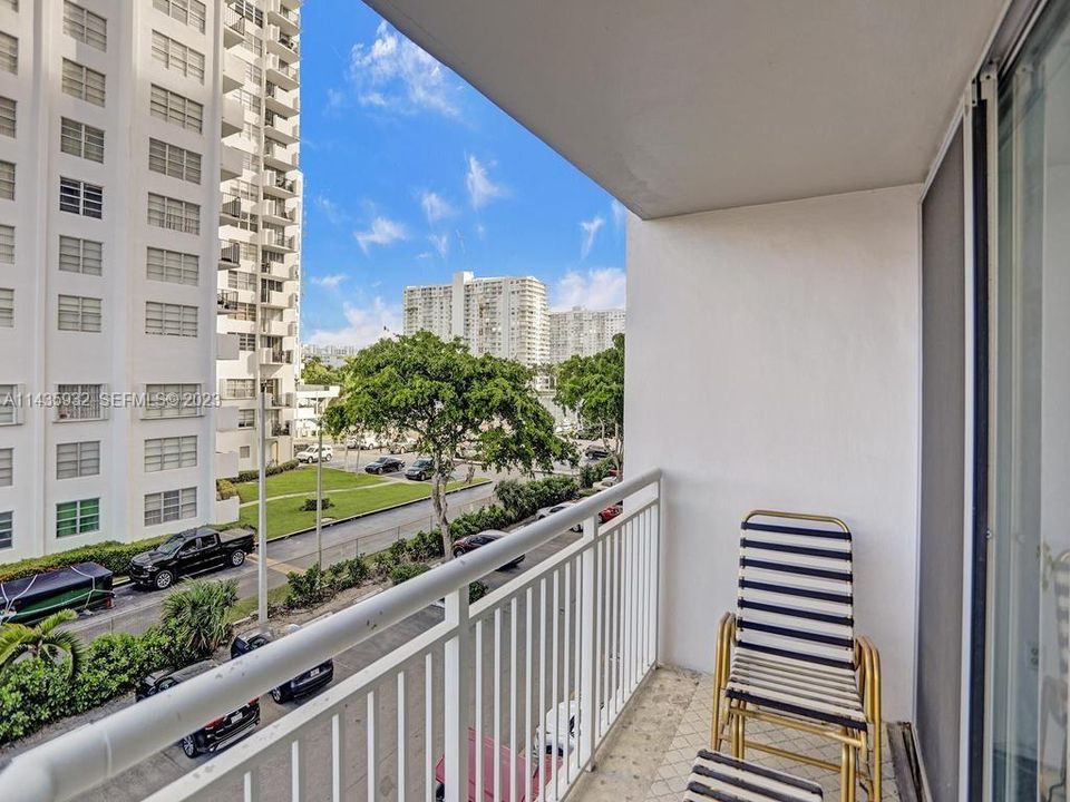 For Sale: $199,000 (2 beds, 2 baths, 1605 Square Feet)