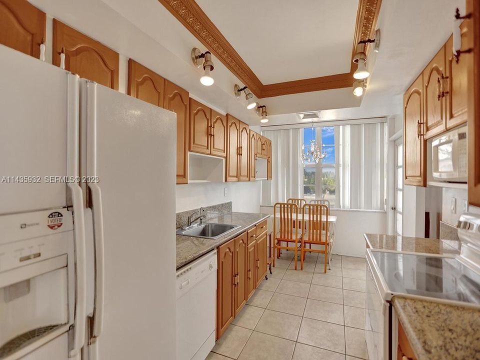 For Sale: $199,000 (2 beds, 2 baths, 1605 Square Feet)