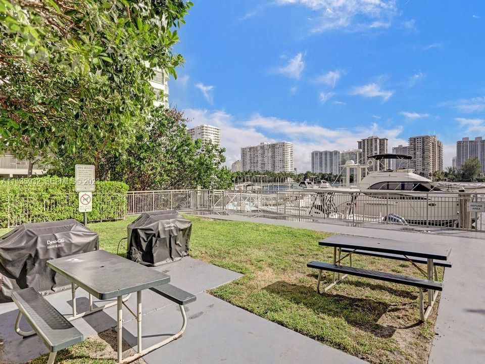 For Sale: $199,000 (2 beds, 2 baths, 1605 Square Feet)