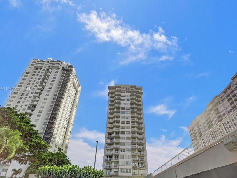 For Sale: $199,000 (2 beds, 2 baths, 1605 Square Feet)