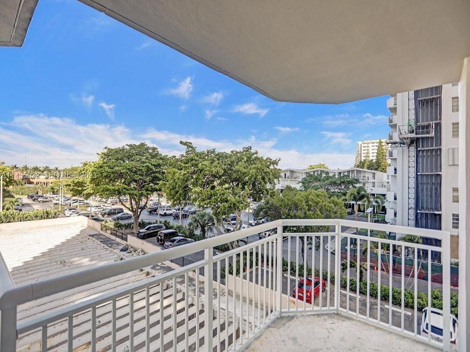 For Sale: $199,000 (2 beds, 2 baths, 1605 Square Feet)