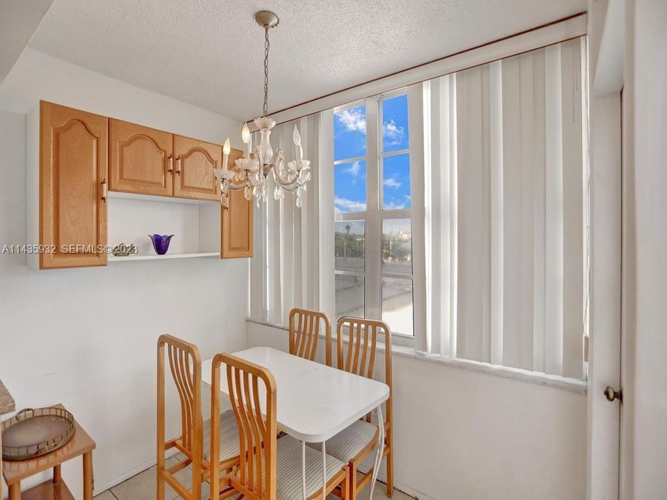 For Sale: $199,000 (2 beds, 2 baths, 1605 Square Feet)