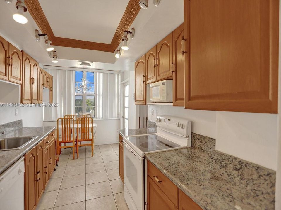 For Sale: $199,000 (2 beds, 2 baths, 1605 Square Feet)