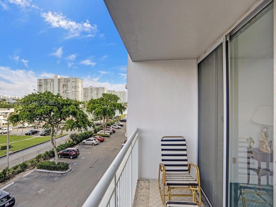 For Sale: $199,000 (2 beds, 2 baths, 1605 Square Feet)