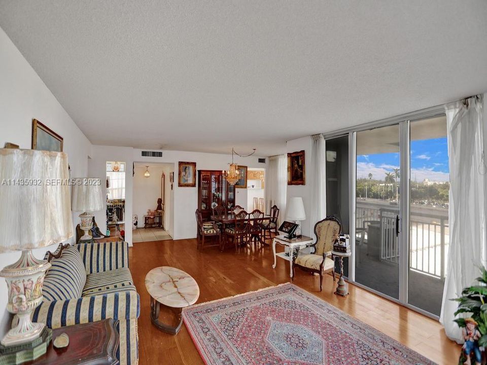For Sale: $199,000 (2 beds, 2 baths, 1605 Square Feet)