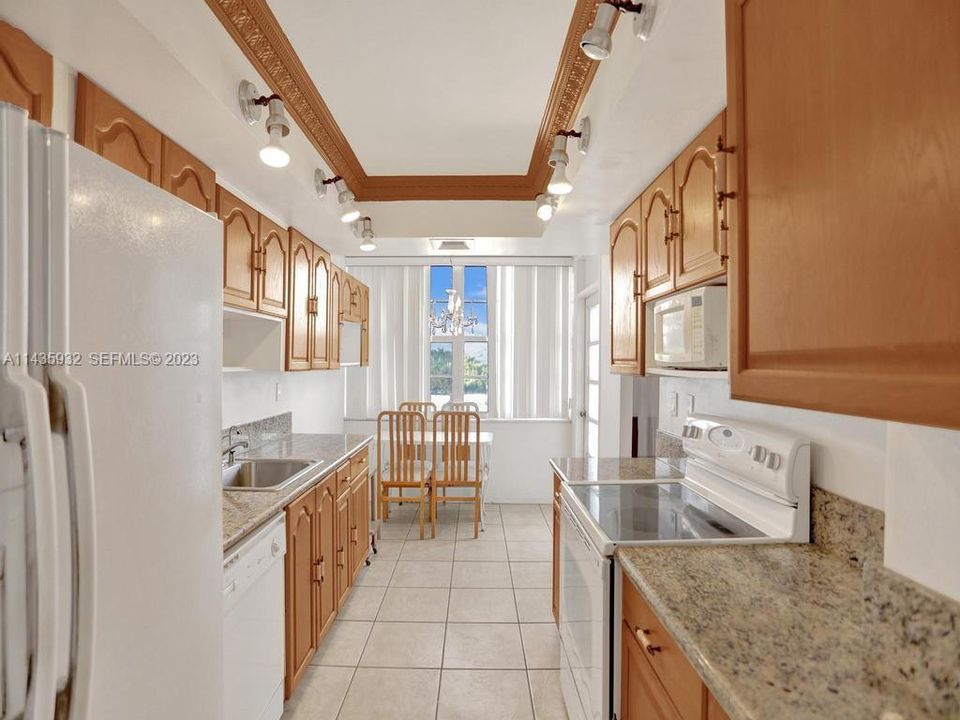 For Sale: $199,000 (2 beds, 2 baths, 1605 Square Feet)