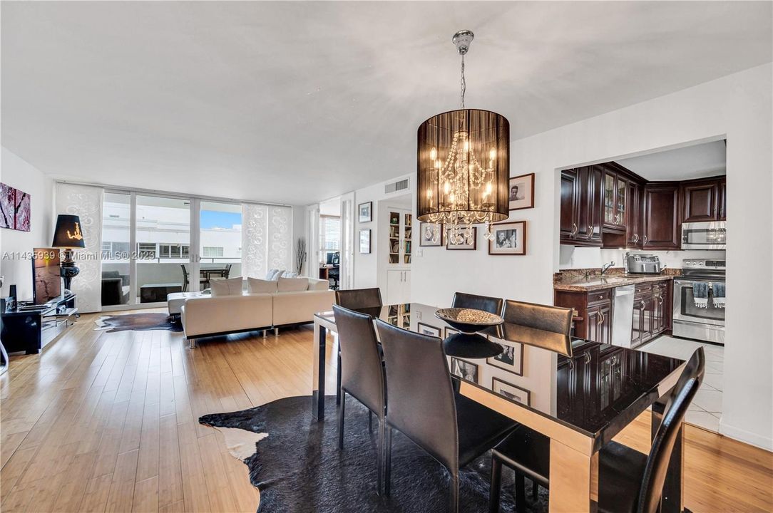 Недавно продано: $945,000 (2 спален, 2 ванн, 1372 Квадратных фут)