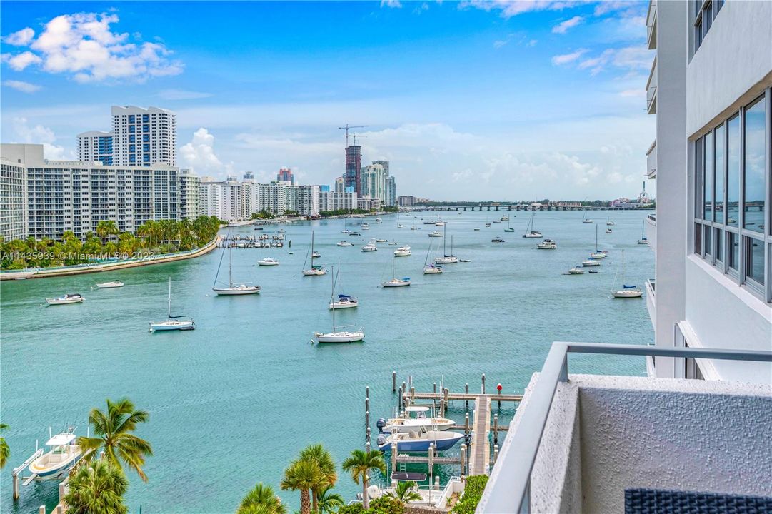 Недавно продано: $945,000 (2 спален, 2 ванн, 1372 Квадратных фут)