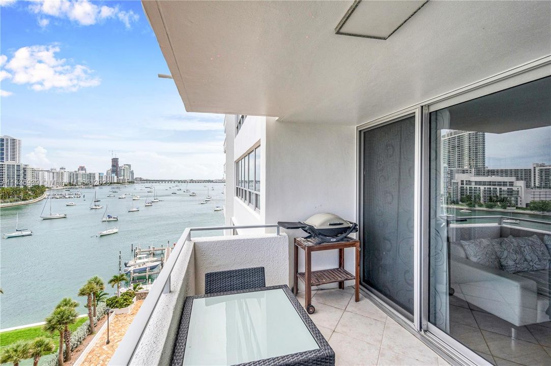 Недавно продано: $945,000 (2 спален, 2 ванн, 1372 Квадратных фут)