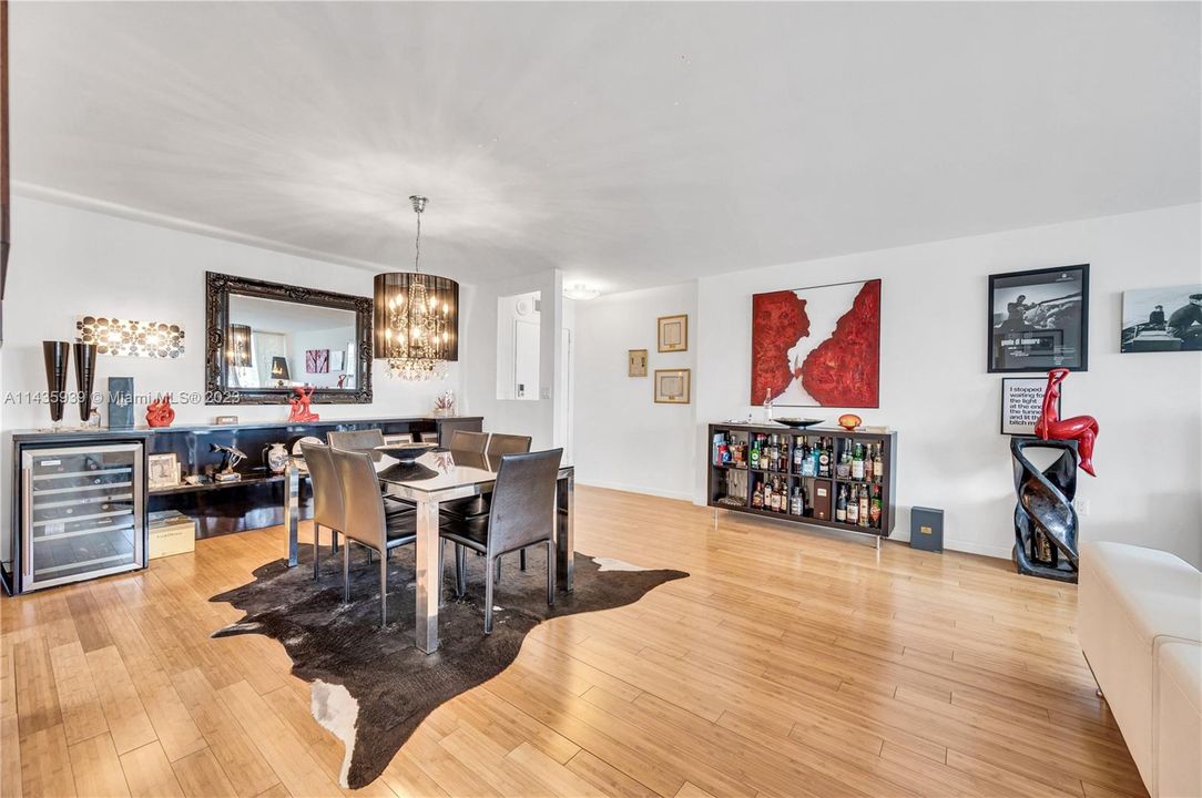 Недавно продано: $945,000 (2 спален, 2 ванн, 1372 Квадратных фут)