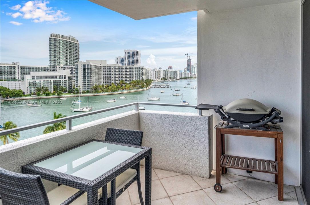 Недавно продано: $945,000 (2 спален, 2 ванн, 1372 Квадратных фут)