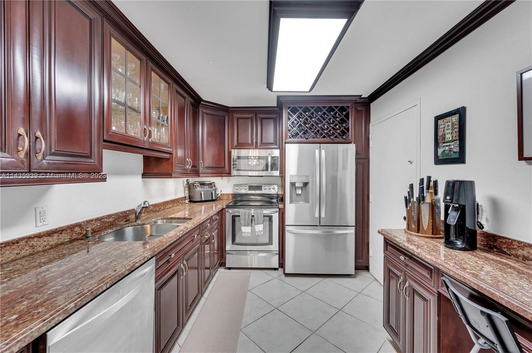 Недавно продано: $945,000 (2 спален, 2 ванн, 1372 Квадратных фут)