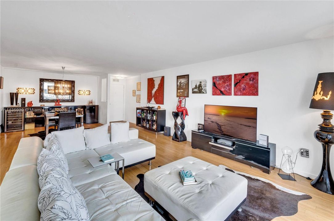 Недавно продано: $945,000 (2 спален, 2 ванн, 1372 Квадратных фут)