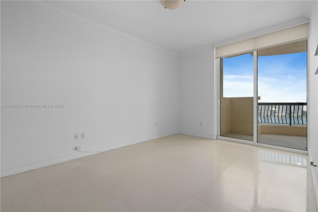 Recently Sold: $3,180,000 (3 beds, 3 baths, 2214 Square Feet)