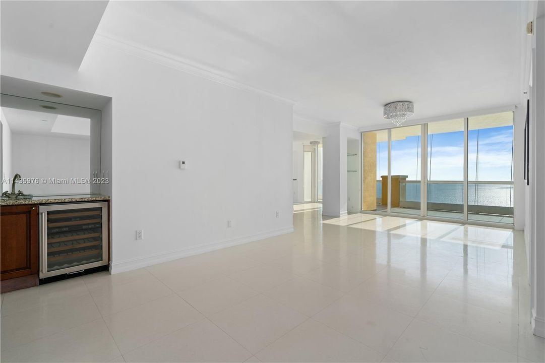 Recently Sold: $3,180,000 (3 beds, 3 baths, 2214 Square Feet)