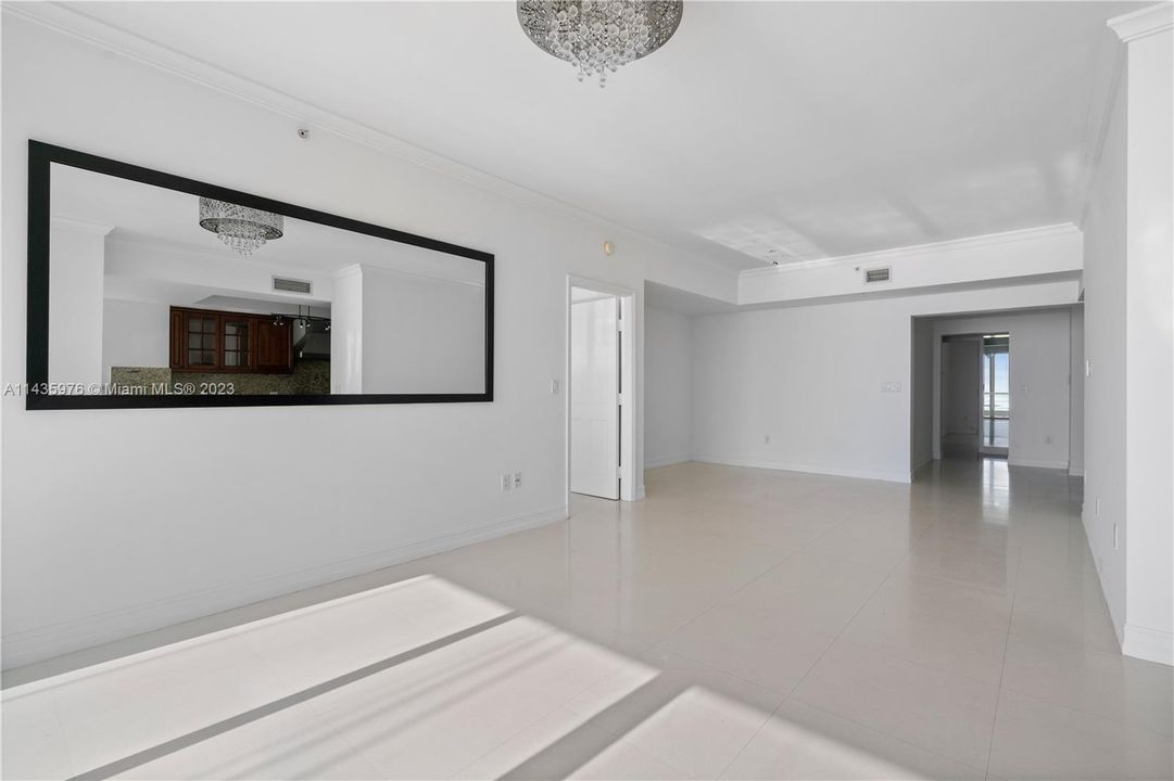 Recently Sold: $3,180,000 (3 beds, 3 baths, 2214 Square Feet)