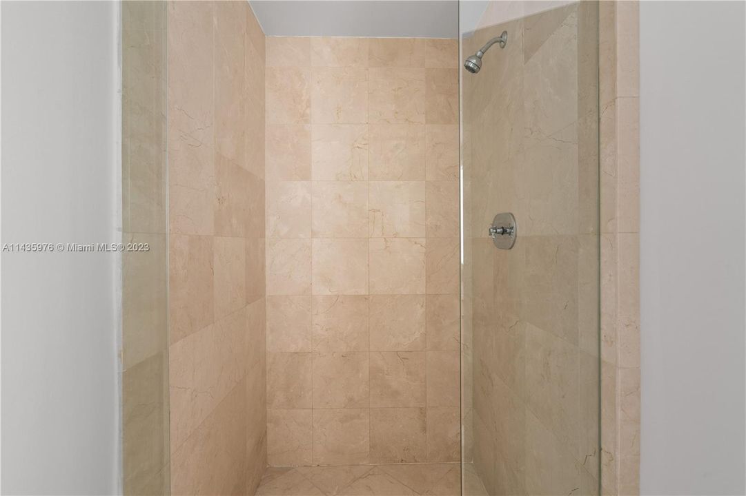 Recently Sold: $3,180,000 (3 beds, 3 baths, 2214 Square Feet)